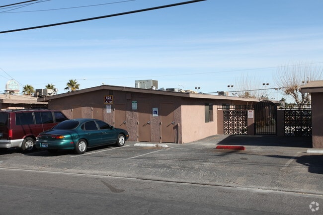 Building Photo - Casa De Catalina