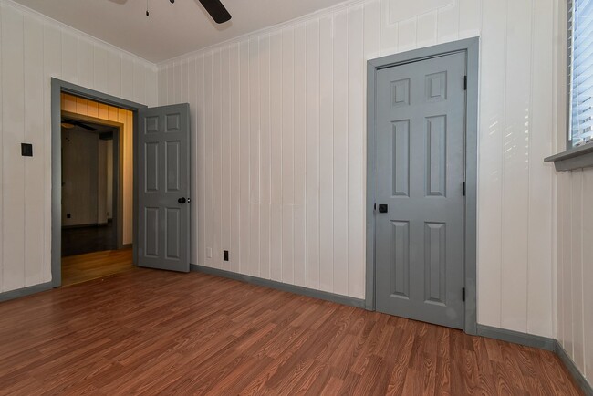 Building Photo - 1507 Bois D'Arc St