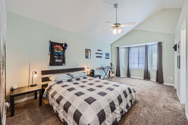 Building Photo - Evolve Real Estate: Fantastic Home with Large Yard Available for Move in on August 2nd