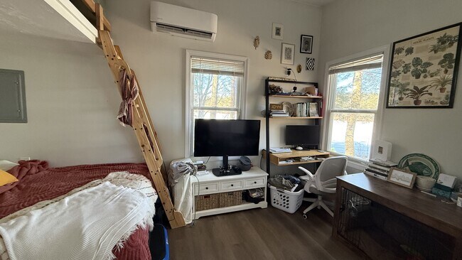 Building Photo - 60 Fox Ln