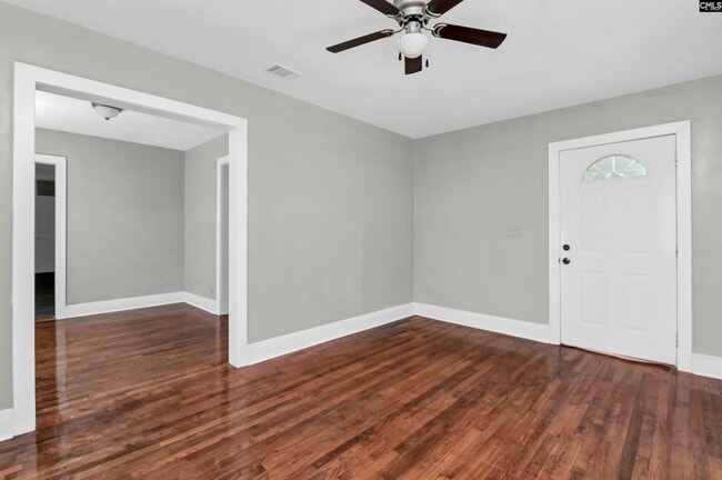 Building Photo - 706 Westside Dr