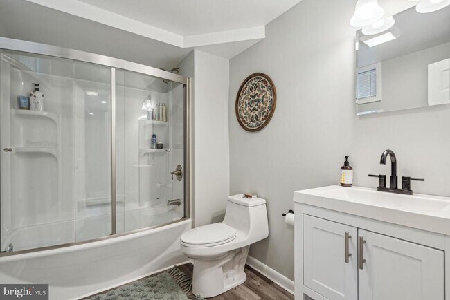 Building Photo - 2502 Duxbury Pl