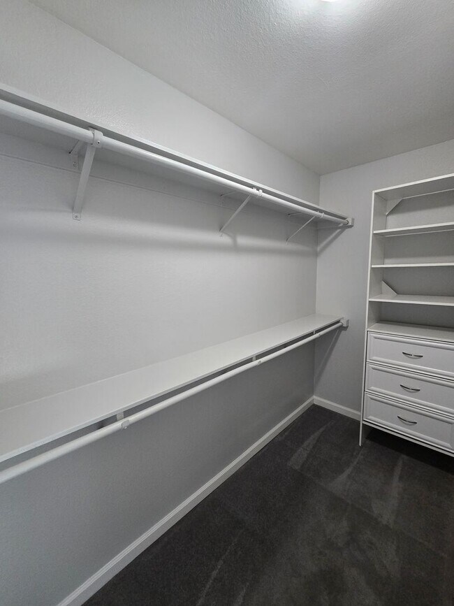 Building Photo - Wonderful Mountain Meadows "end unit"