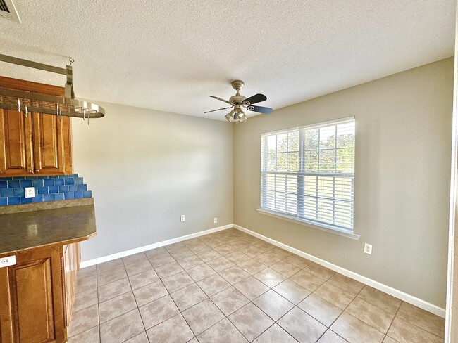 Building Photo - 5756 Emily Ln