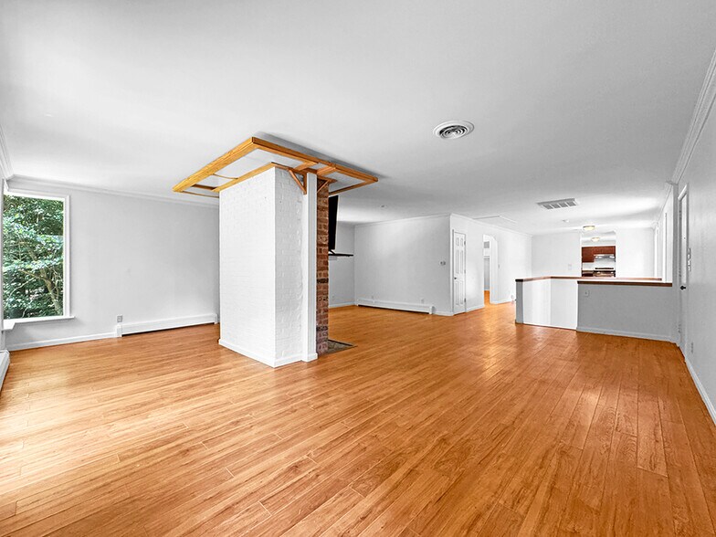 Living Room - 712 Powell St