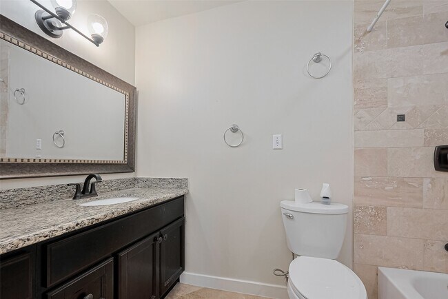 Building Photo - 13731 Greenway Dr