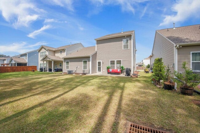 Building Photo - Beautiful Traditional Home with Downstairs...