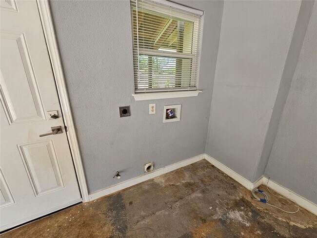 Building Photo - 2603 Peach Tree Ln