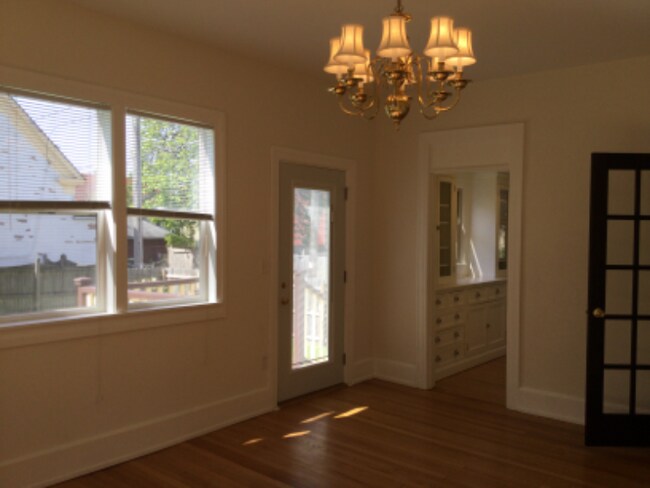 Building Photo - 117 W Wright St