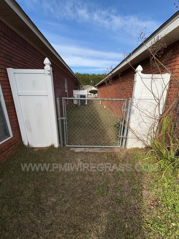 Building Photo - 249 Windsor Garden Dr