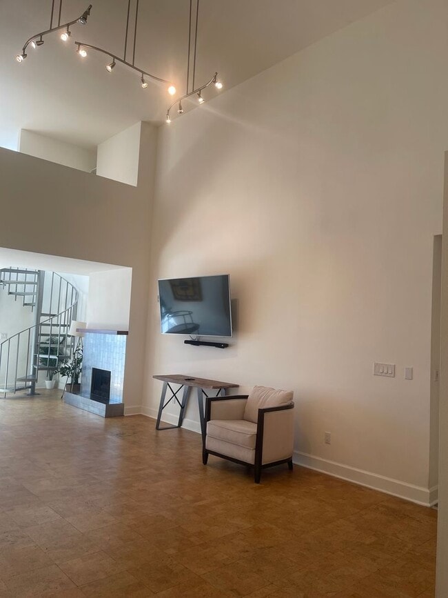 Building Photo - Hollywood Luxury 2 Bed Condo!