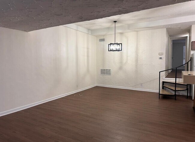 Building Photo - 5916 Lago Vista Way