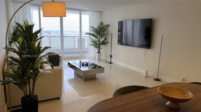 Building Photo - 1717 N Bayshore Dr