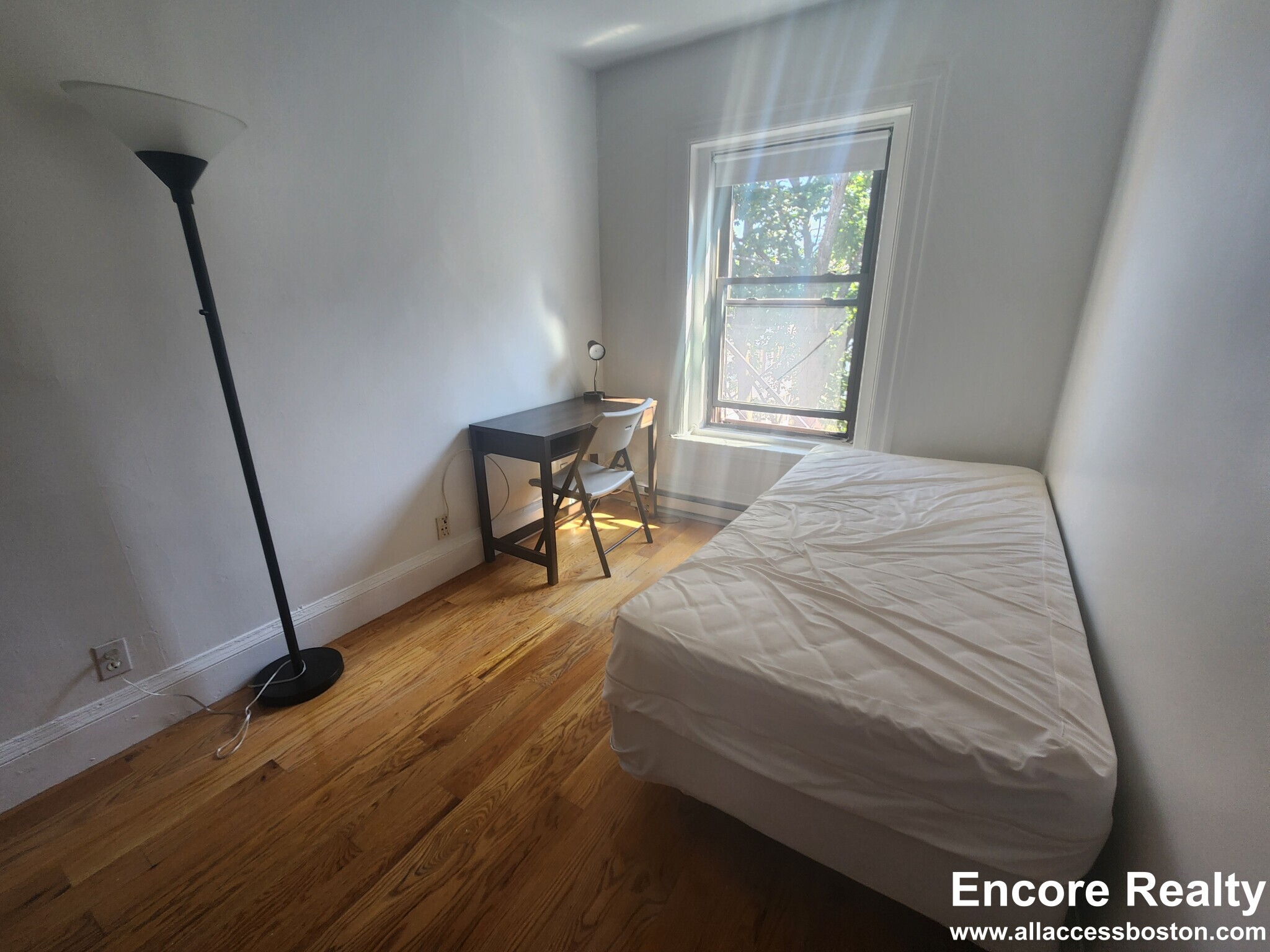 Building Photo - 1061 Beacon St