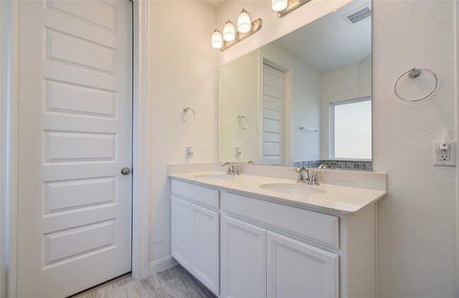 Building Photo - 2816 Oakheath Crst Ct