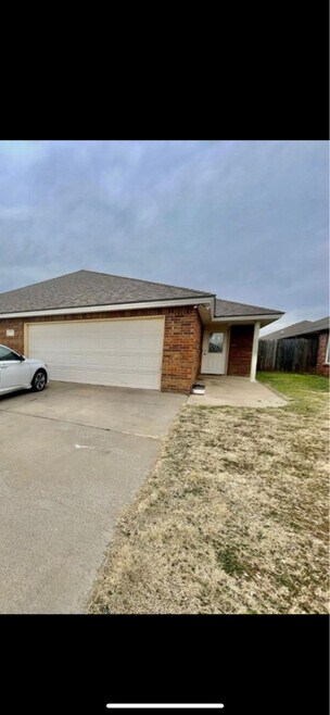 Building Photo - 309 N Chicago Ave