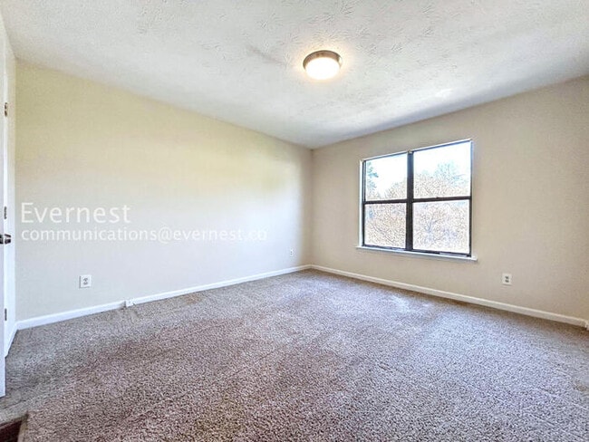 Building Photo - 2 Bed/2 Bath Home with Fenced Yard /Available now!