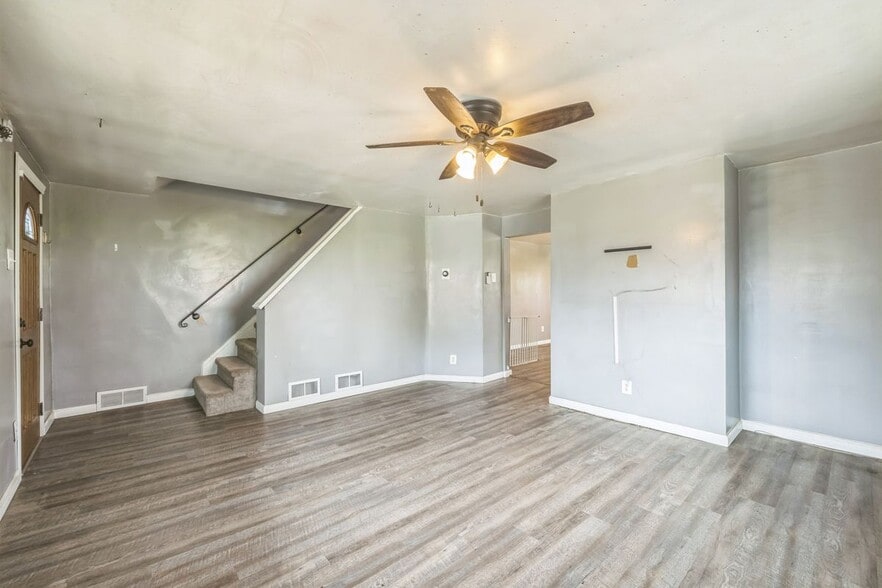 Building Photo - 2318 Eccles St