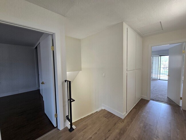 Building Photo - Hawarden Hills Home