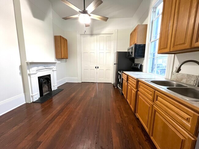 Building Photo - 3430 Dryades St