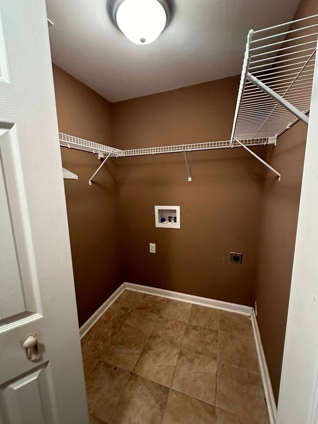 Building Photo - Forest Hills Cutie