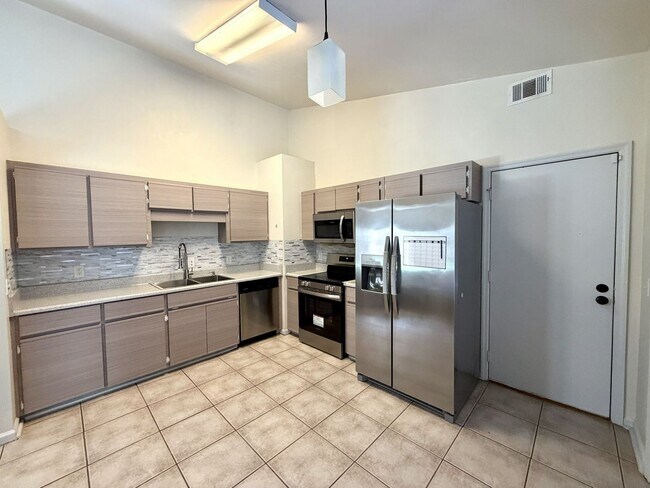 Building Photo - 212 Finn Cir