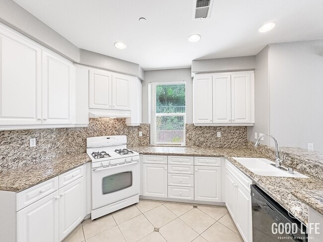 Building Photo - Available Now - Gated San Marcos 2BR/2.5BA...