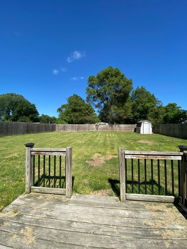 Building Photo - LIMITED TIME SPECIAL 1ST MONTH RENT FREE - 3 Bedroom Single Family Home in Elkhart!