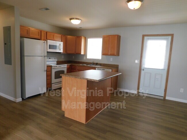 Building Photo - 212 Cardinal Wy