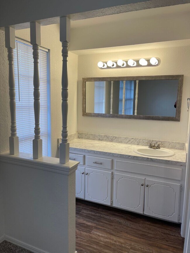 Building Photo - 3 bedroom home for rent in Edmond near W 15th Street and Santa Fe!  2 baths, 2 car garage + fence...