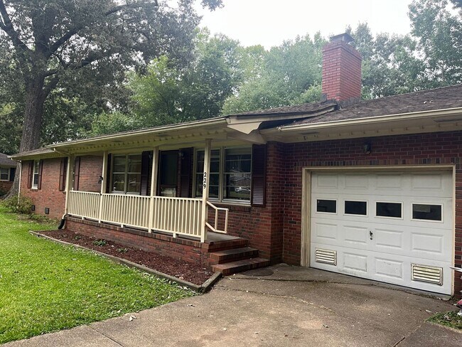 Primary Photo - 229 Bridgeview Cir
