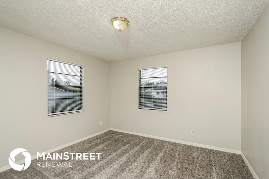 Building Photo - 339 13th Ln SW