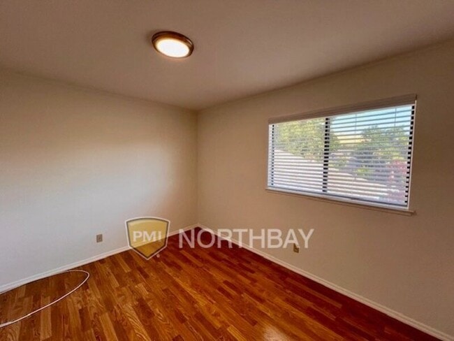 Building Photo - 3552 Larchmont Ct