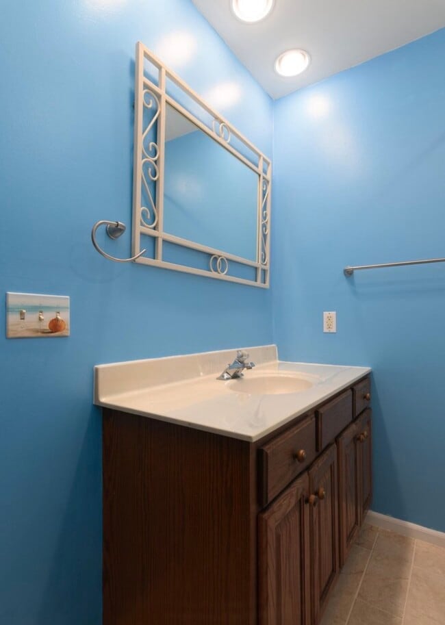 Building Photo - 404 Elm Tree Dr