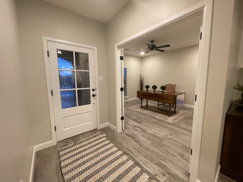 Building Photo - 1308 Solomon Ln