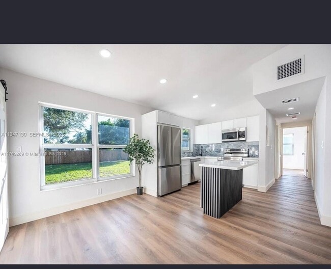 Building Photo - 1108 SW 22nd Terrace