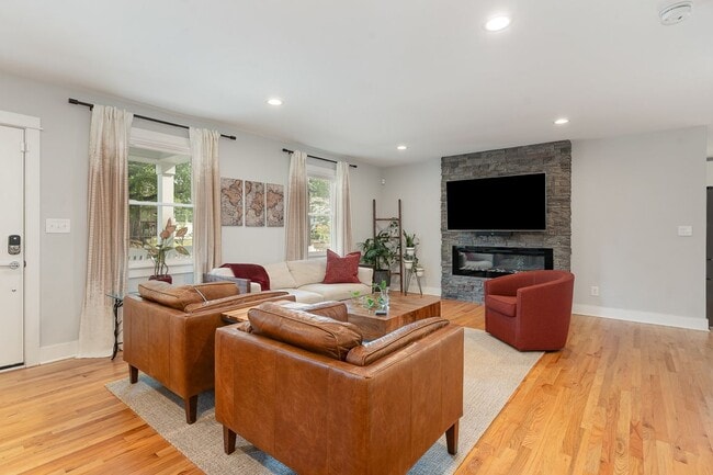 Building Photo - 219 Northwood Cir