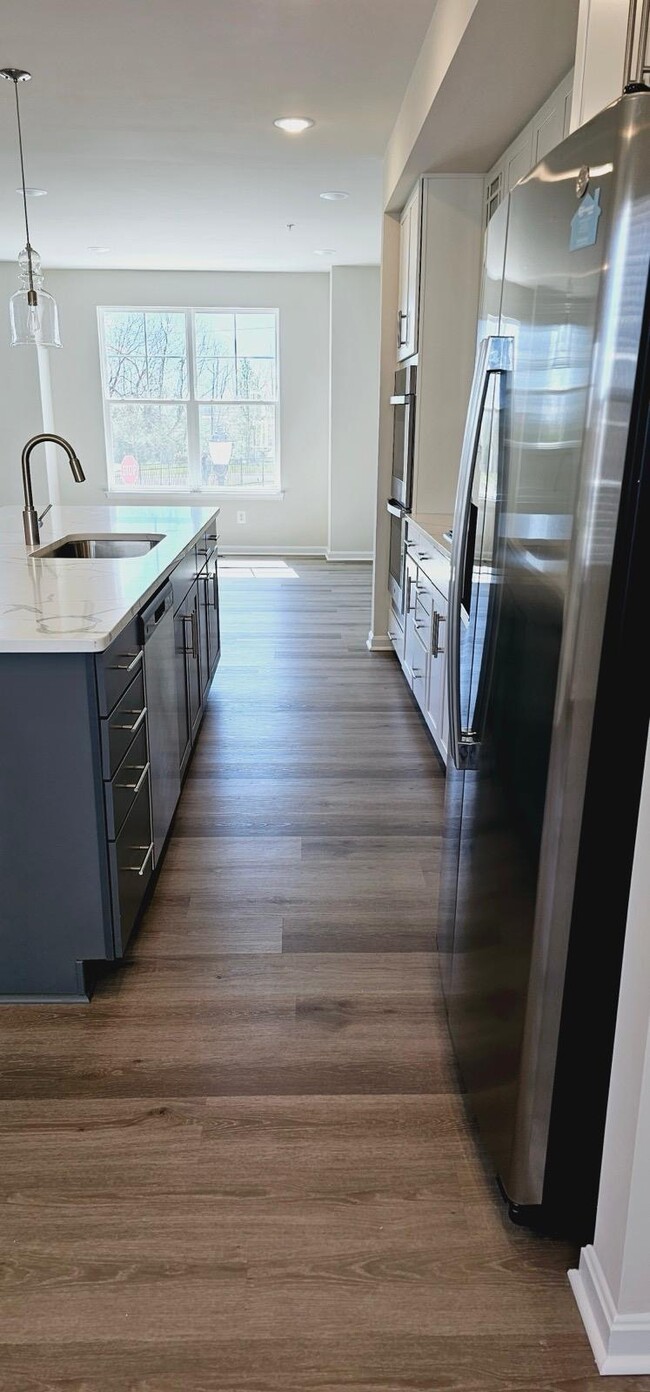 Building Photo - 2550 Hopton Ln