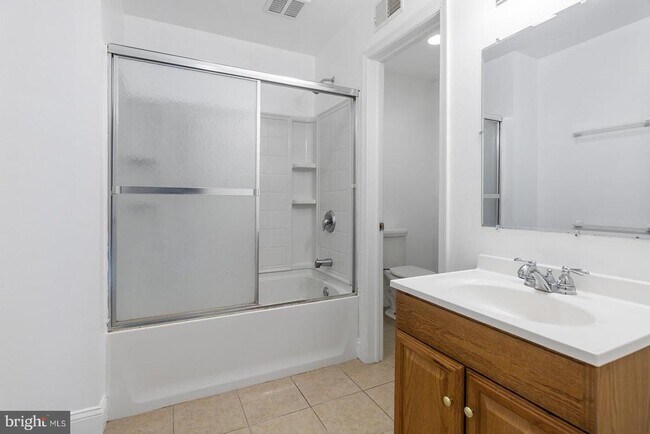 Building Photo - 1940 N Gratz St