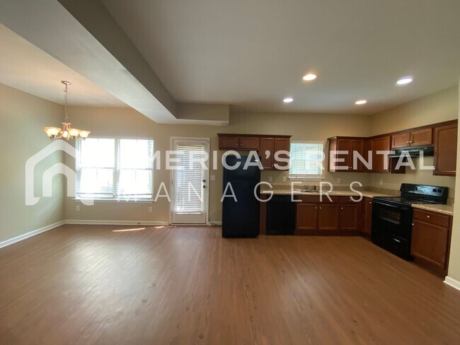 Building Photo - 133 The Heights Dr