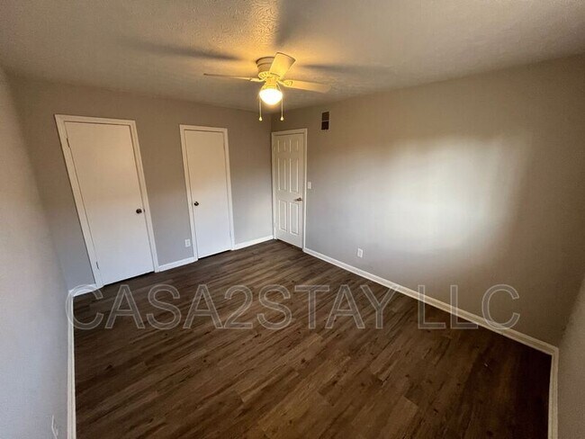 Building Photo - 4915 Saddlebrook Ln