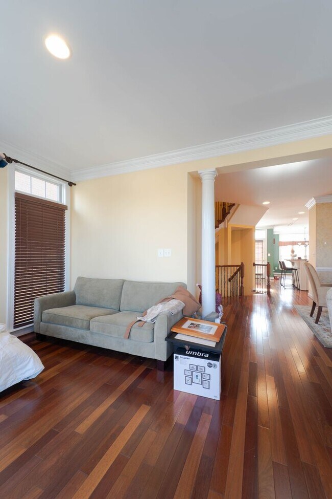 Building Photo - Well Appointed 3 Bedroom 3.5 Bath Townhome...