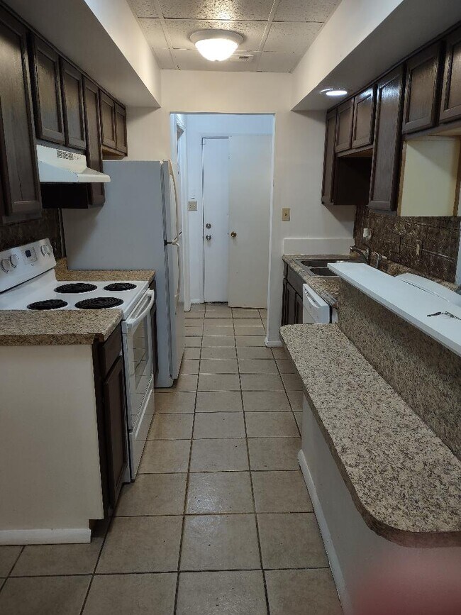 Primary Photo - 890 Quadrilla St