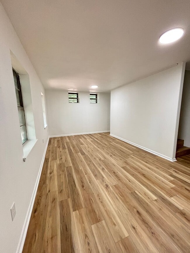 Building Photo - Spacious and beautifully updated 4-bedroom...