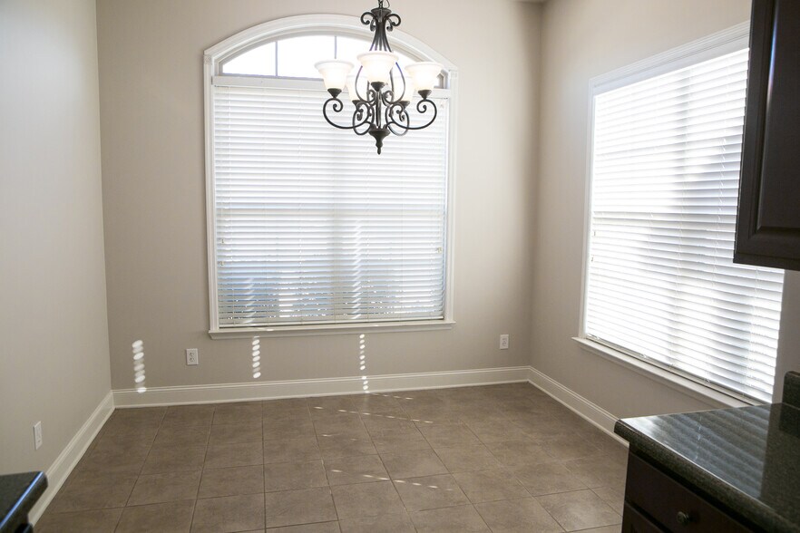 Building Photo - 307 Dovington Dr