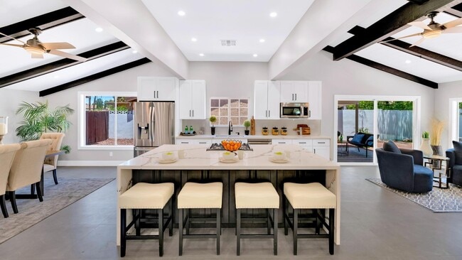 Building Photo - 7509 N Vía Del Elemental