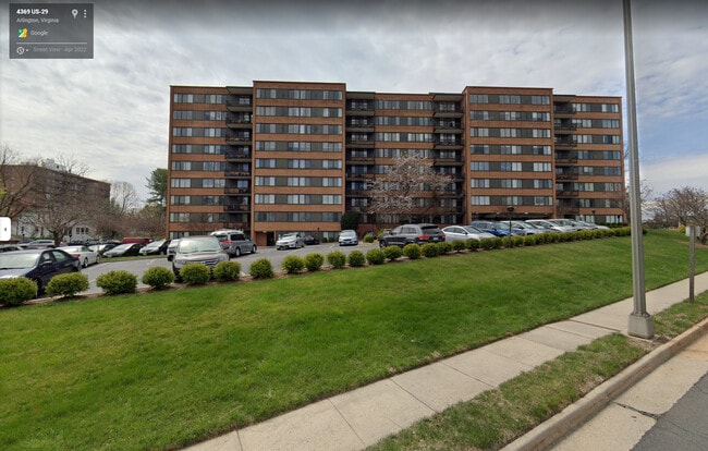 Building Photo - 4390 Lorcom Ln