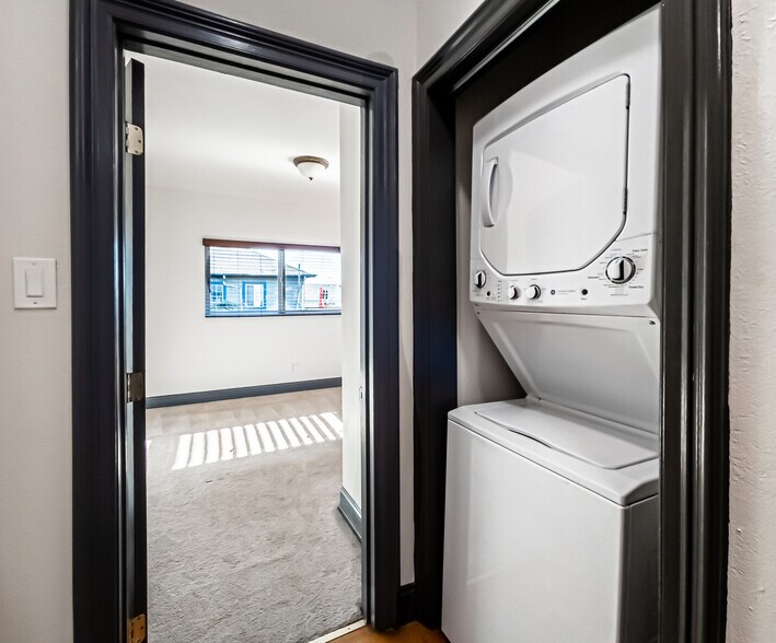 Stackable Washer & Dryer - 882 Wood St