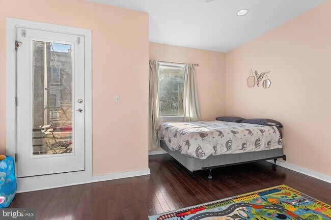 Building Photo - 2013 E York St