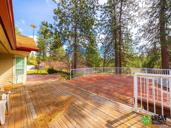 Building Photo - Spacious Glenrose Retreat | 3 Bed + Shop + Private Wooded Setting